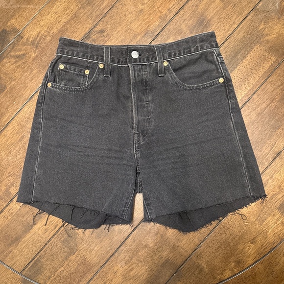 Levi Premium 501 Mid-thigh shorts Size 25 - Picture 1 of 4